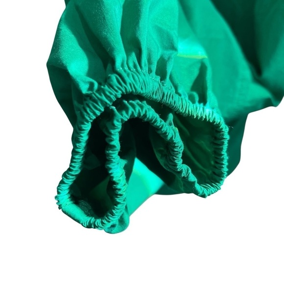 Buru Women’s Green Sweetheart Neck Smocked Open Back Smocked Top NWT $118 - Picture 4 of 14